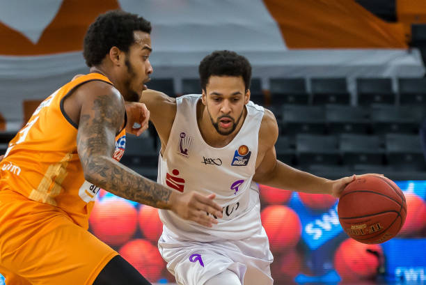 展现出了更 展现出了更